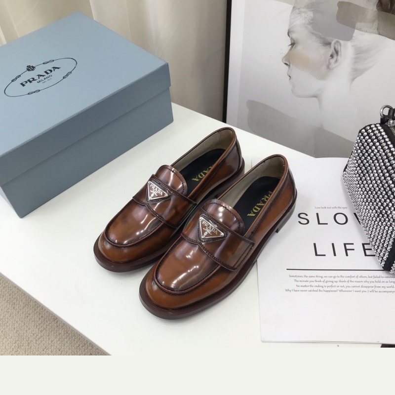 Pra*a leather shoes
